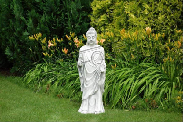 Koristeellinen Buddha-patsas kivimaisella ulkonäöllä. Suuri puutarhaskulptuuri.