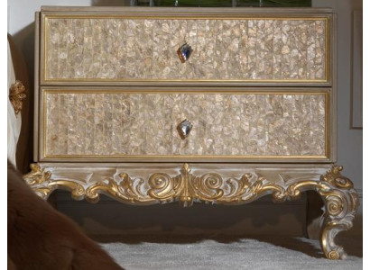 Yöpöydät, ryhmävuoteet, klassiset puumööbelit olohuoneeseen sopivasta materiaalista