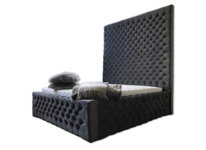 Suunnittelijan moderni Chesterfield-sänky modernissa luxustyylissä korkealla päädyllä