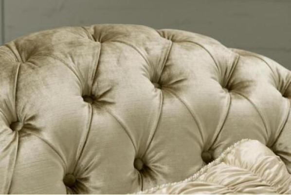 Beige Chesterfield-vuodesohva makuuhuone yöpöydät luksuskalusteet