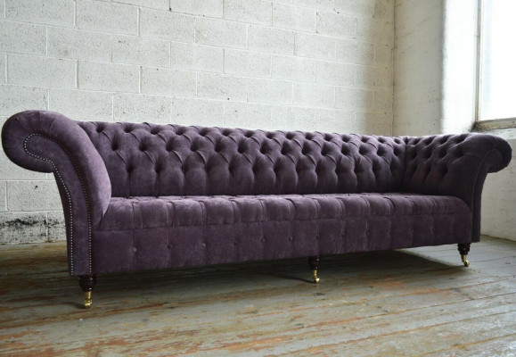Lila Chesterfield -tyylinen luksussohva, 4-paikkainen sohvasti, istuinryhmä.
