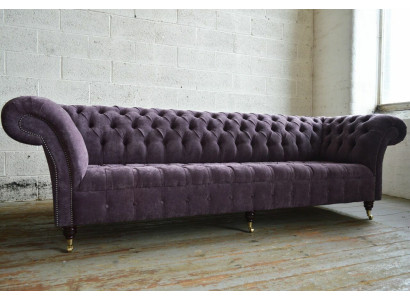 Lila Chesterfield -tyylinen luksussohva, 4-paikkainen sohvasti, istuinryhmä.