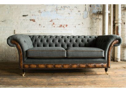 Ylellinen Chesterfield kolmen istuttava sohva