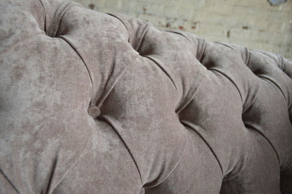 Sametti Velvet Chesterfield-malli Sänky Klassinen sänkyrunko Päällystetyt sängyt Uusi