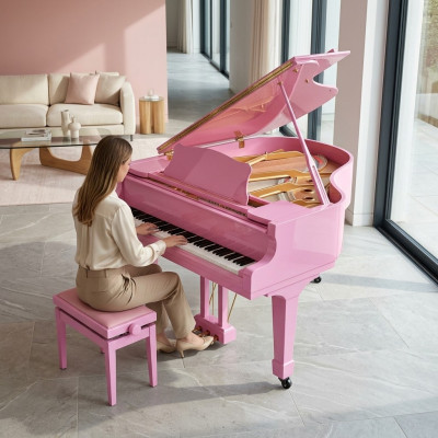 Kiiltävä digitaalinen piano vaaleanpunaisena
