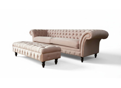 Ylellinen vaaleanpunainen Chesterfield-tyylinen neljän hengen sohvatyynyineen