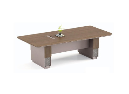 Tyylikäs beige puuvitrina, ajaton säilytystila