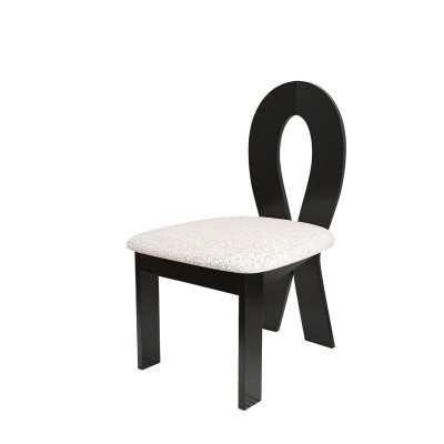 Kaunis, mukava ja miellyttävä sohva modernilla designilla